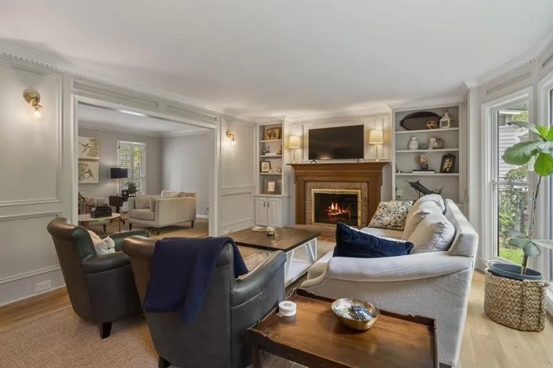 6915 Hunters Knoll, Sandy Springs, Georgia 30328, 4 Bedrooms Bedrooms, ,3 BathroomsBathrooms,Residential,Sold,6915 Hunters Knoll,7682555