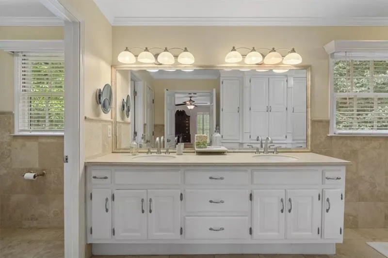 6915 Hunters Knoll, Sandy Springs, Georgia 30328, 4 Bedrooms Bedrooms, ,3 BathroomsBathrooms,Residential,Sold,6915 Hunters Knoll,7682555