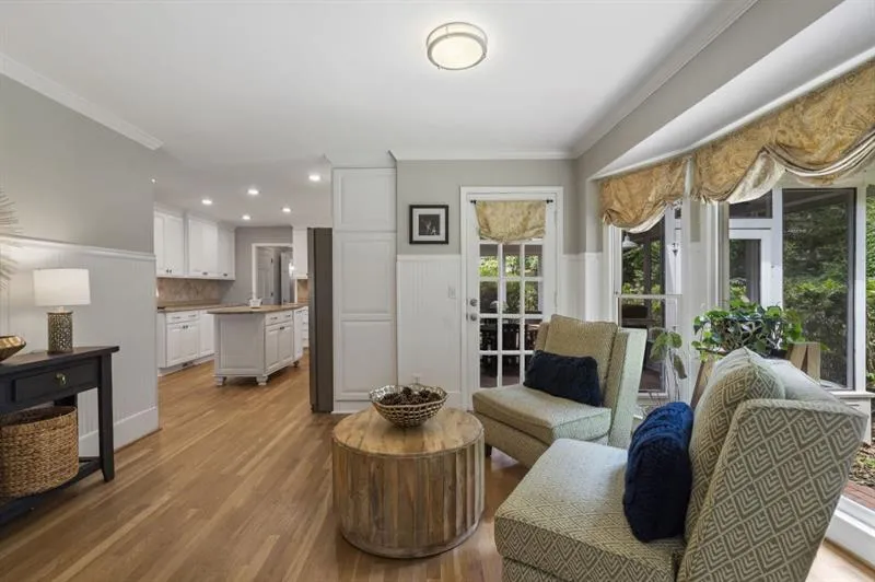 6915 Hunters Knoll, Sandy Springs, Georgia 30328, 4 Bedrooms Bedrooms, ,3 BathroomsBathrooms,Residential,Sold,6915 Hunters Knoll,7682555