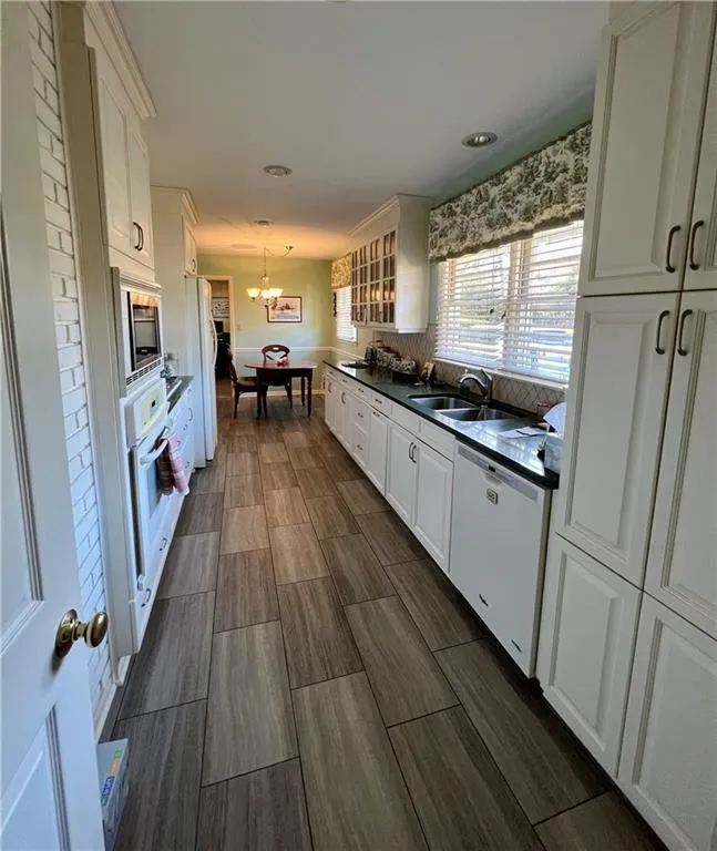 105 Silverwood Road Ne, Sandy Springs, Georgia 30342, 4 Bedrooms Bedrooms, ,2 BathroomsBathrooms,Residential,Sold,105 Silverwood Road Ne,7134846