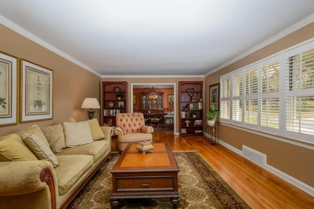 100 Osner Drive, Atlanta, Georgia 30342, 3 Bedrooms Bedrooms, ,2 BathroomsBathrooms,Residential,Sold,100 Osner Drive,6536859