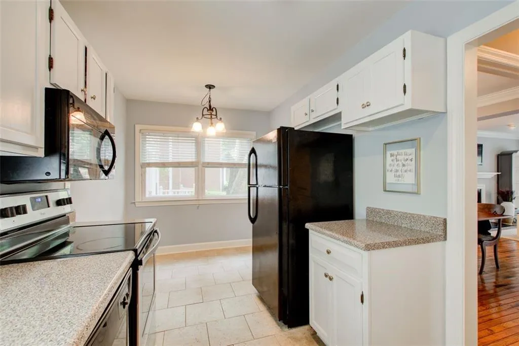 Kitchen and Breakfast Area
