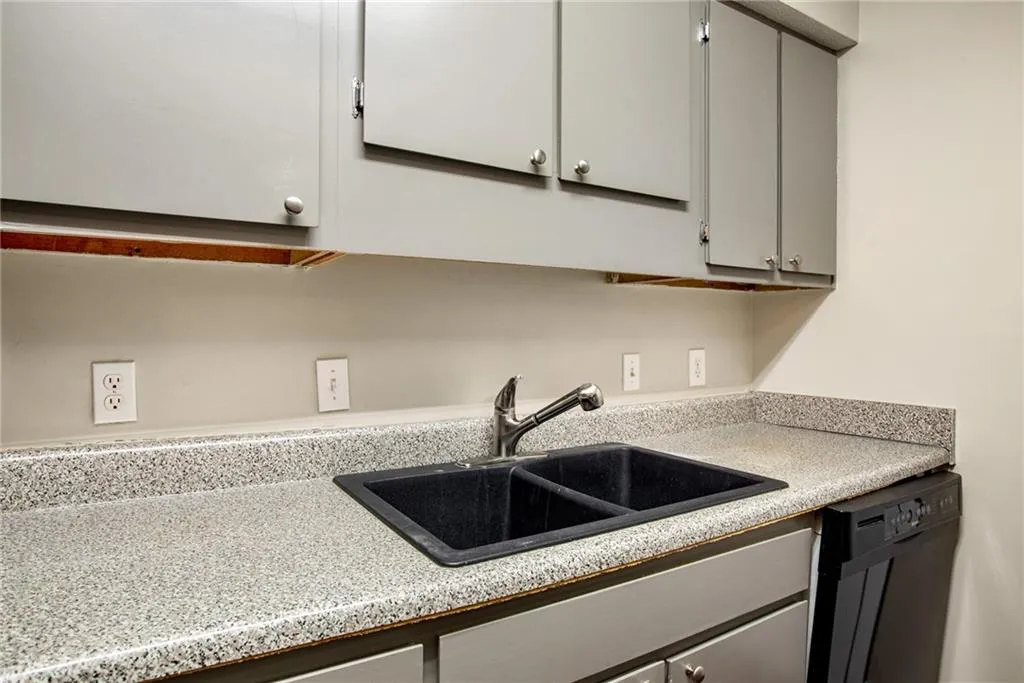 1101 Wingate Way, Sandy Springs, Georgia 30350, 1 Bedroom Bedrooms, ,1 BathroomBathrooms,Residential,Sold,1101 Wingate Way,7021718