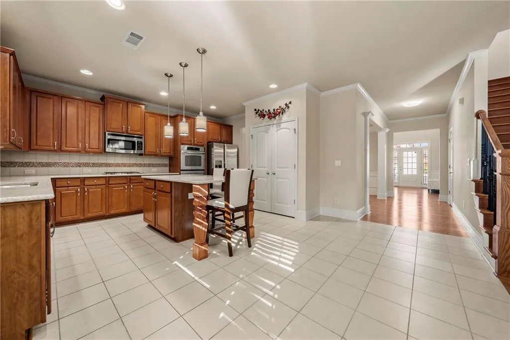 7755 Stratford Lane, Sandy Springs, Georgia 30350, 5 Bedrooms Bedrooms, ,4 BathroomsBathrooms,Residential,Sold,7755 Stratford Lane,6973085