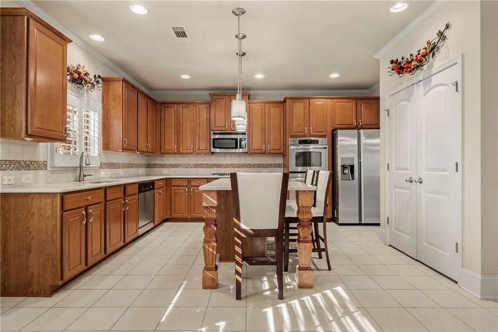 7755 Stratford Lane, Sandy Springs, Georgia 30350, 5 Bedrooms Bedrooms, ,4 BathroomsBathrooms,Residential,Sold,7755 Stratford Lane,6973085