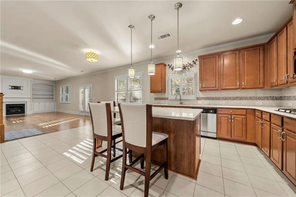 7755 Stratford Lane, Sandy Springs, Georgia 30350, 5 Bedrooms Bedrooms, ,4 BathroomsBathrooms,Residential,Sold,7755 Stratford Lane,6973085