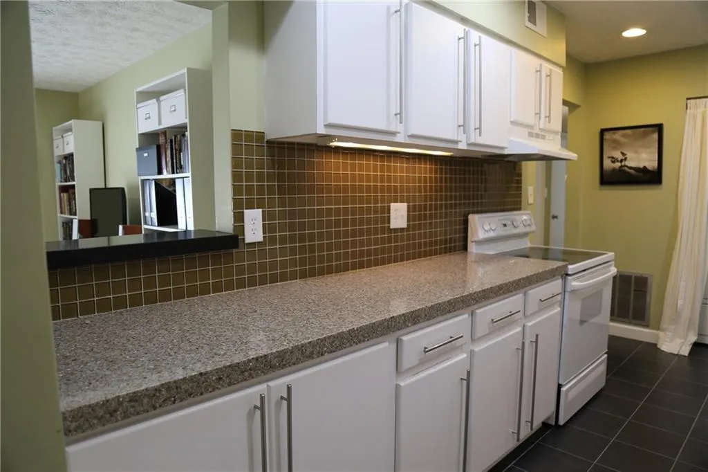 725 Dalrymple Road Unit 2c, Atlanta, Georgia 30328, 2 Bedrooms Bedrooms, ,2 BathroomsBathrooms,Residential,Sold,725 Dalrymple Road Unit 2c,6557607