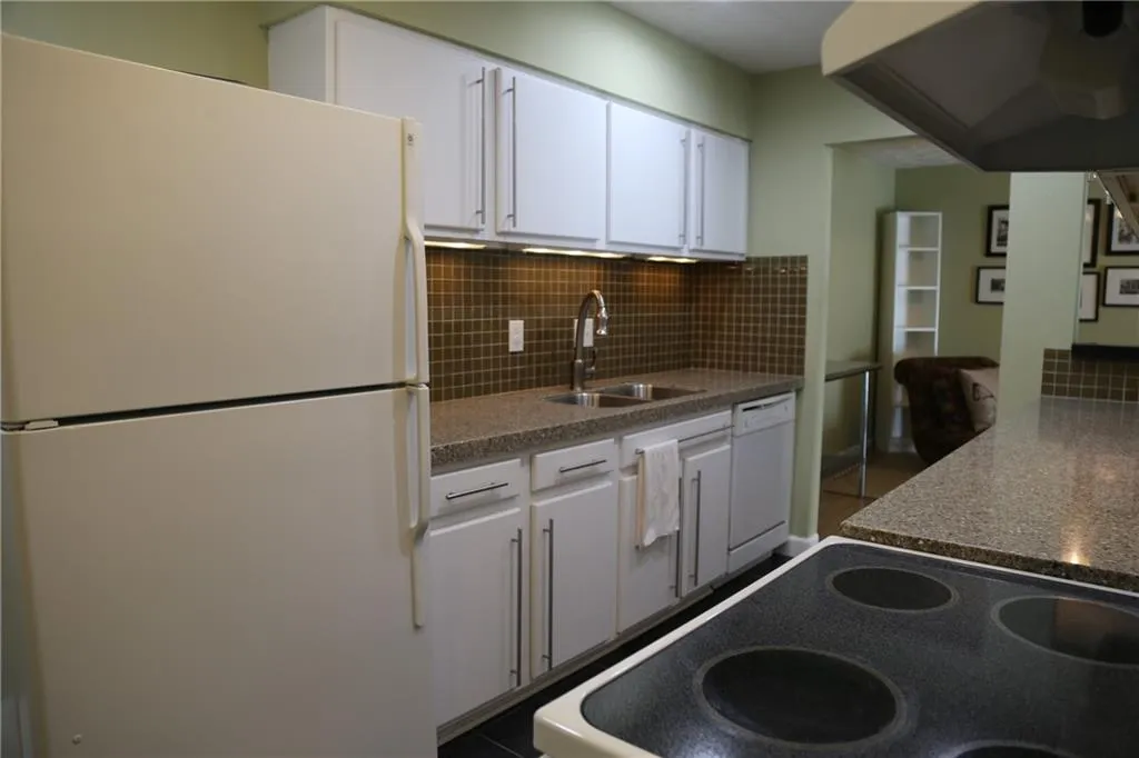 725 Dalrymple Road Unit 2c, Atlanta, Georgia 30328, 2 Bedrooms Bedrooms, ,2 BathroomsBathrooms,Residential,Sold,725 Dalrymple Road Unit 2c,6557607