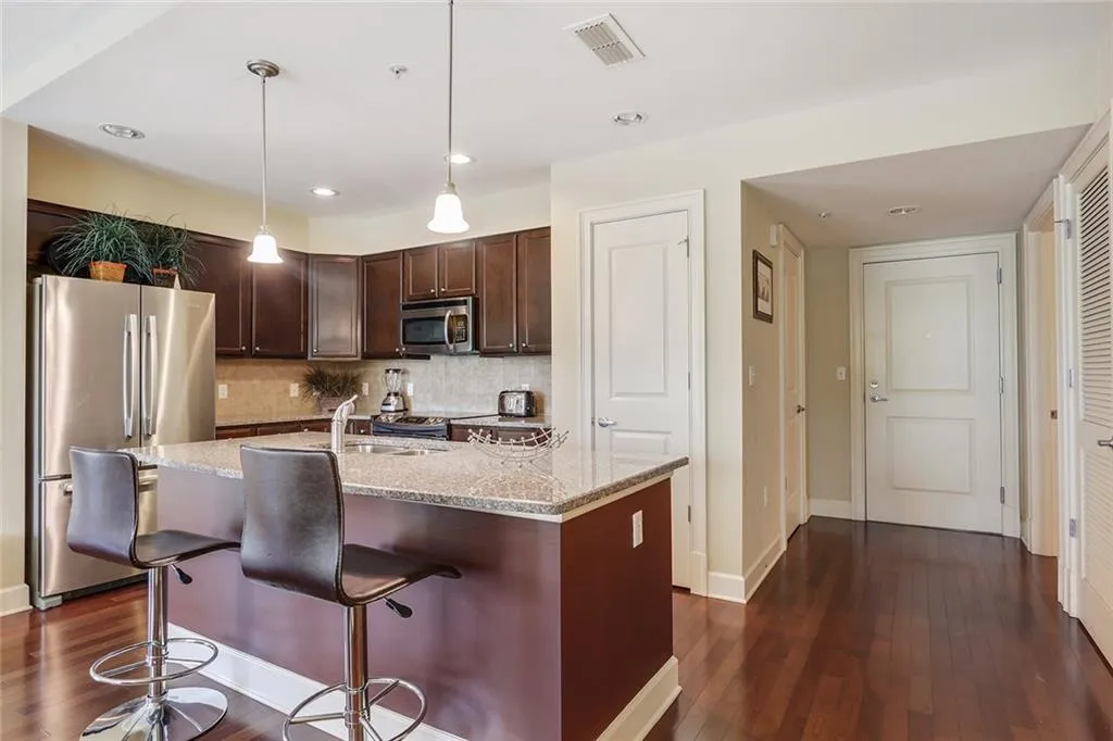 200 River Vista Drive Unit 237, Atlanta, Georgia 30339, 2 Bedrooms Bedrooms, ,2 BathroomsBathrooms,Residential,Sold,200 River Vista Drive Unit 237,5995834
