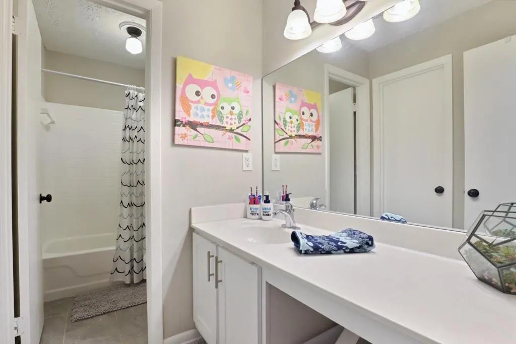8740 Roswell Road Unit 2-g, Sandy Springs, Georgia 30350, 2 Bedrooms Bedrooms, ,2 BathroomsBathrooms,Residential,Sold,8740 Roswell Road Unit 2-g,6912686