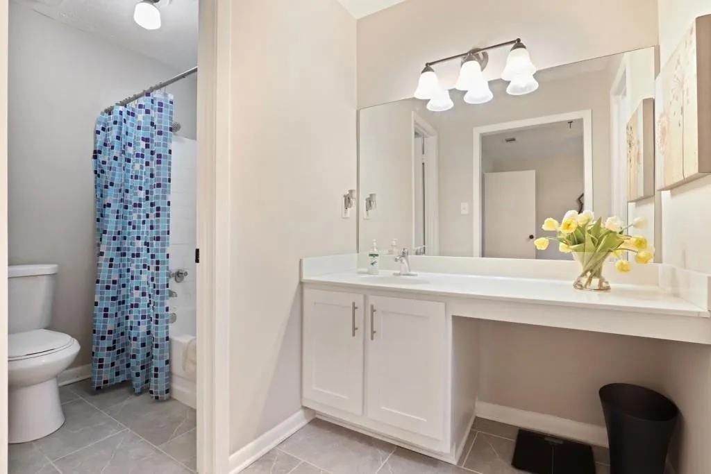 8740 Roswell Road Unit 2-g, Sandy Springs, Georgia 30350, 2 Bedrooms Bedrooms, ,2 BathroomsBathrooms,Residential,Sold,8740 Roswell Road Unit 2-g,6912686