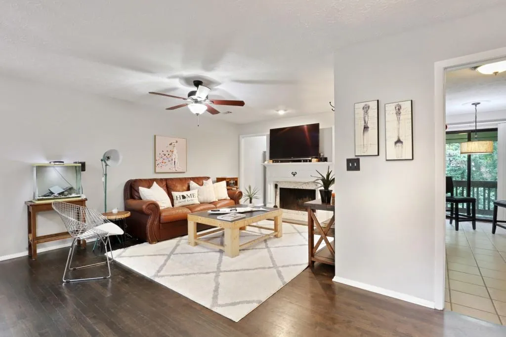 8740 Roswell Road Unit 2-g, Sandy Springs, Georgia 30350, 2 Bedrooms Bedrooms, ,2 BathroomsBathrooms,Residential,Sold,8740 Roswell Road Unit 2-g,6912686