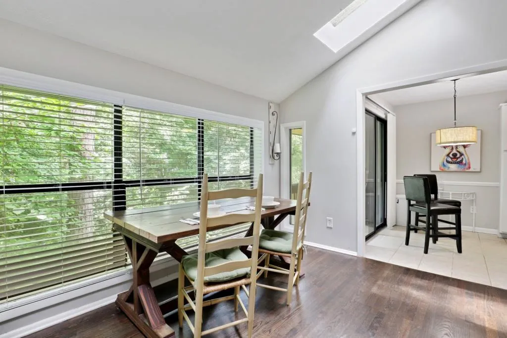 8740 Roswell Road Unit 2-g, Sandy Springs, Georgia 30350, 2 Bedrooms Bedrooms, ,2 BathroomsBathrooms,Residential,Sold,8740 Roswell Road Unit 2-g,6912686