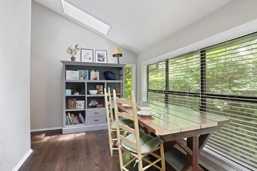 8740 Roswell Road Unit 2-g, Sandy Springs, Georgia 30350, 2 Bedrooms Bedrooms, ,2 BathroomsBathrooms,Residential,Sold,8740 Roswell Road Unit 2-g,6912686
