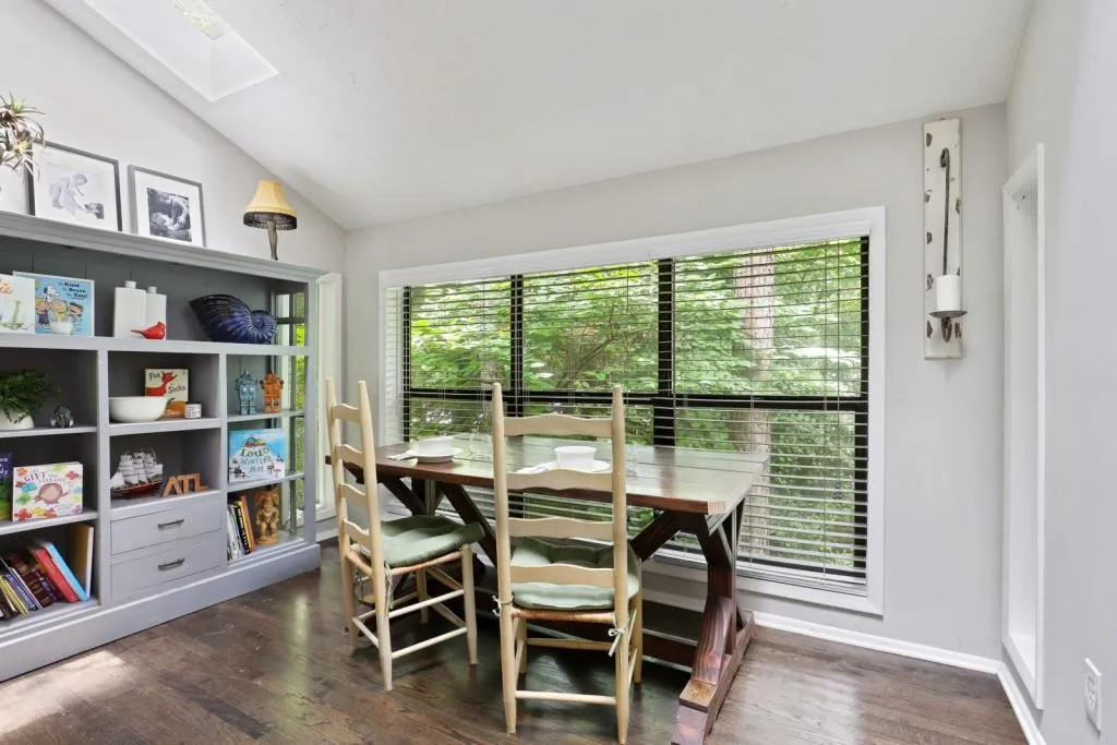 8740 Roswell Road Unit 2-g, Sandy Springs, Georgia 30350, 2 Bedrooms Bedrooms, ,2 BathroomsBathrooms,Residential,Sold,8740 Roswell Road Unit 2-g,6912686