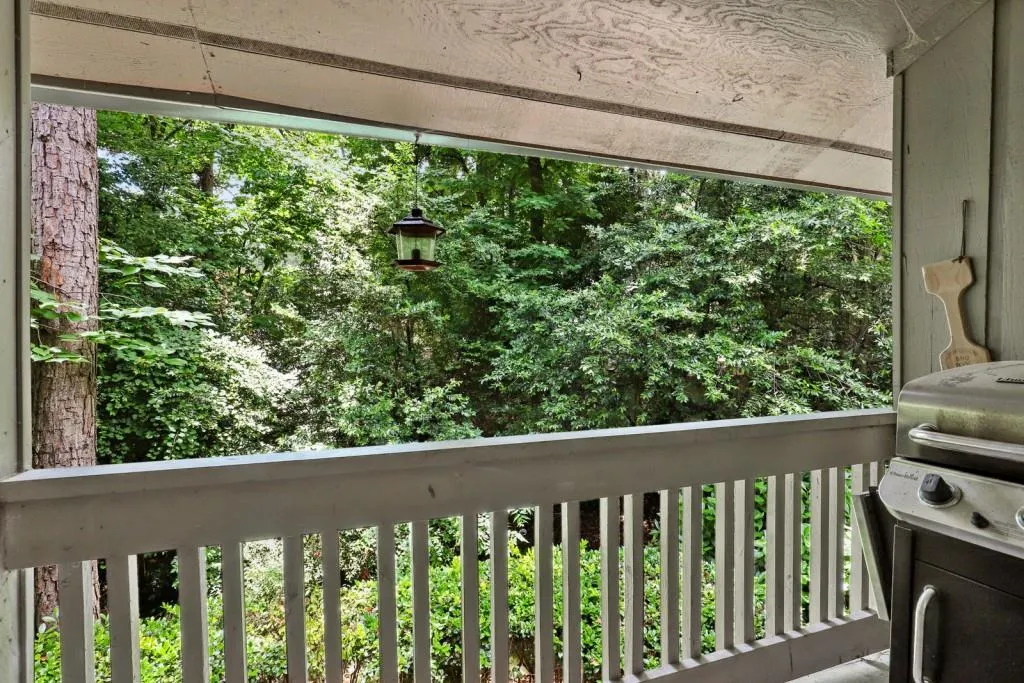 8740 Roswell Road Unit 2-g, Sandy Springs, Georgia 30350, 2 Bedrooms Bedrooms, ,2 BathroomsBathrooms,Residential,Sold,8740 Roswell Road Unit 2-g,6912686
