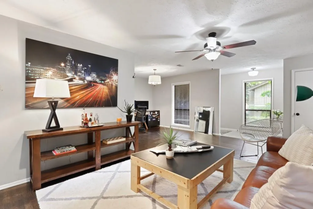 8740 Roswell Road Unit 2-g, Sandy Springs, Georgia 30350, 2 Bedrooms Bedrooms, ,2 BathroomsBathrooms,Residential,Sold,8740 Roswell Road Unit 2-g,6912686