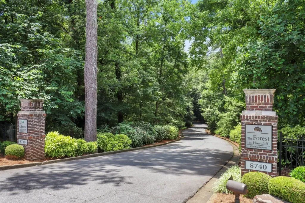 8740 Roswell Road Unit 2-g, Sandy Springs, Georgia 30350, 2 Bedrooms Bedrooms, ,2 BathroomsBathrooms,Residential,Sold,8740 Roswell Road Unit 2-g,6912686