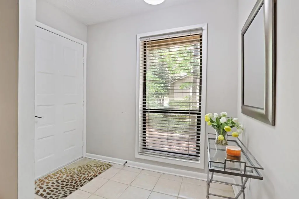 8740 Roswell Road Unit 2-g, Sandy Springs, Georgia 30350, 2 Bedrooms Bedrooms, ,2 BathroomsBathrooms,Residential,Sold,8740 Roswell Road Unit 2-g,6912686