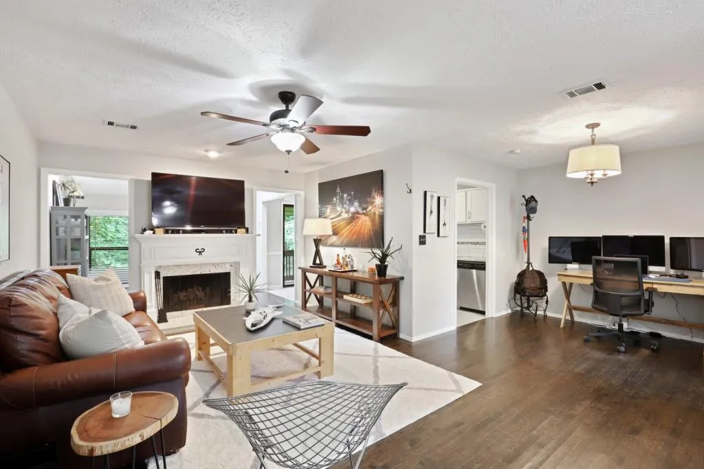 8740 Roswell Road Unit 2-g, Sandy Springs, Georgia 30350, 2 Bedrooms Bedrooms, ,2 BathroomsBathrooms,Residential,Sold,8740 Roswell Road Unit 2-g,6912686