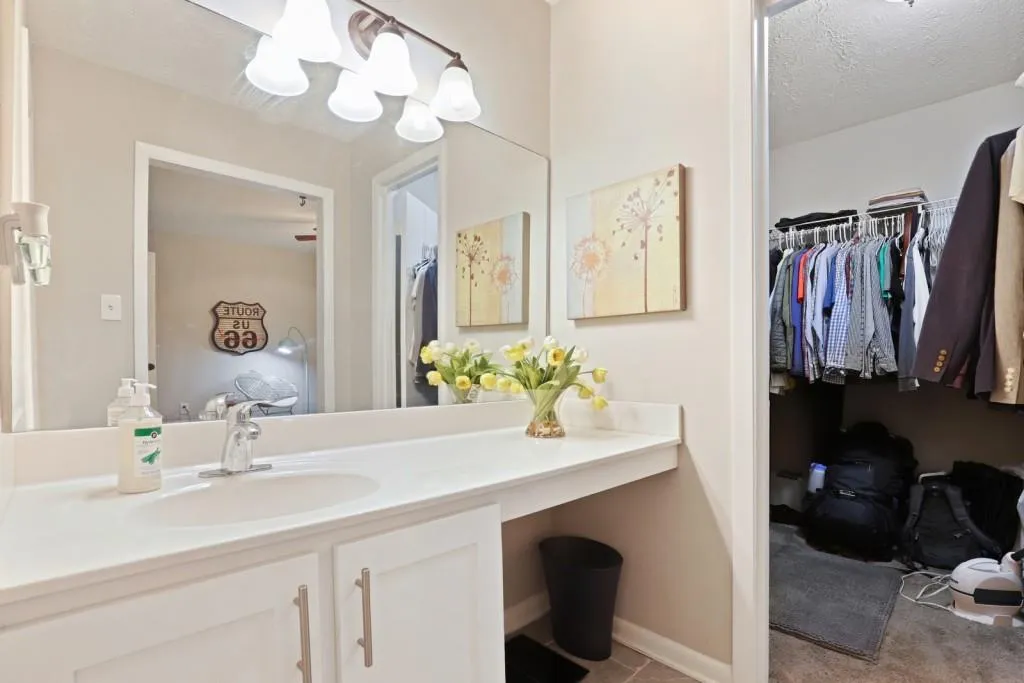 8740 Roswell Road Unit 2-g, Sandy Springs, Georgia 30350, 2 Bedrooms Bedrooms, ,2 BathroomsBathrooms,Residential,Sold,8740 Roswell Road Unit 2-g,6912686