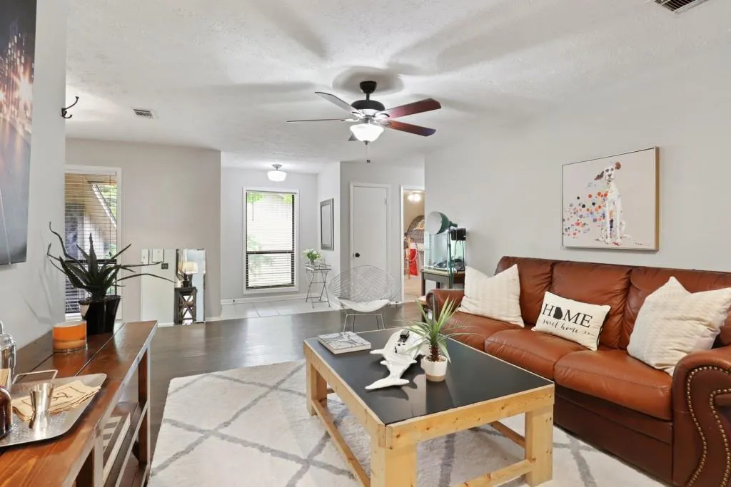 8740 Roswell Road Unit 2-g, Sandy Springs, Georgia 30350, 2 Bedrooms Bedrooms, ,2 BathroomsBathrooms,Residential,Sold,8740 Roswell Road Unit 2-g,6912686