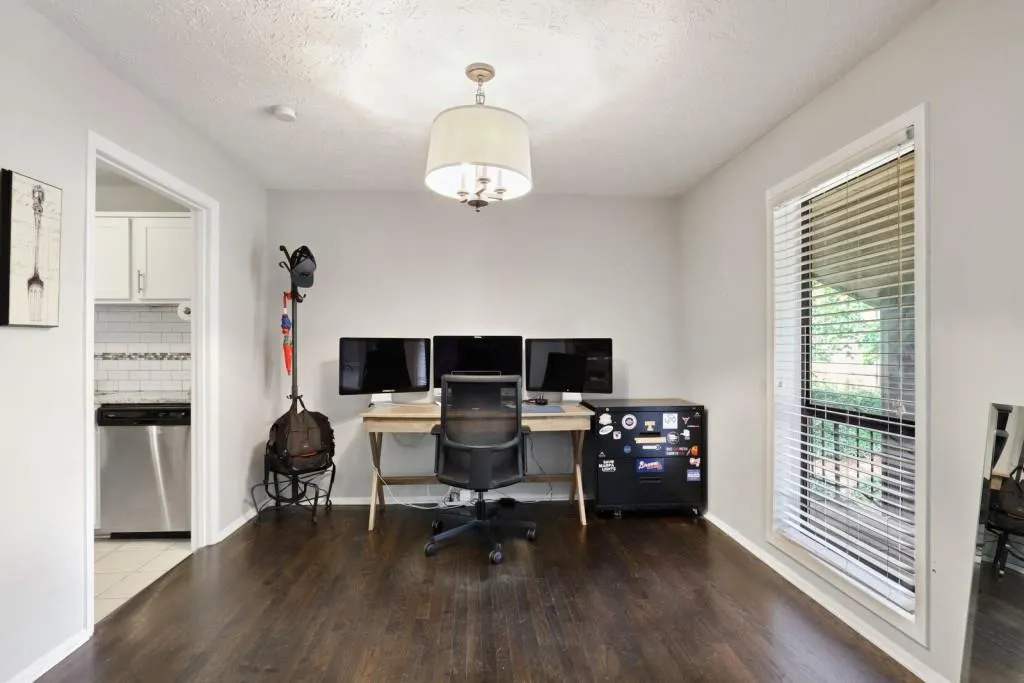 8740 Roswell Road Unit 2-g, Sandy Springs, Georgia 30350, 2 Bedrooms Bedrooms, ,2 BathroomsBathrooms,Residential,Sold,8740 Roswell Road Unit 2-g,6912686