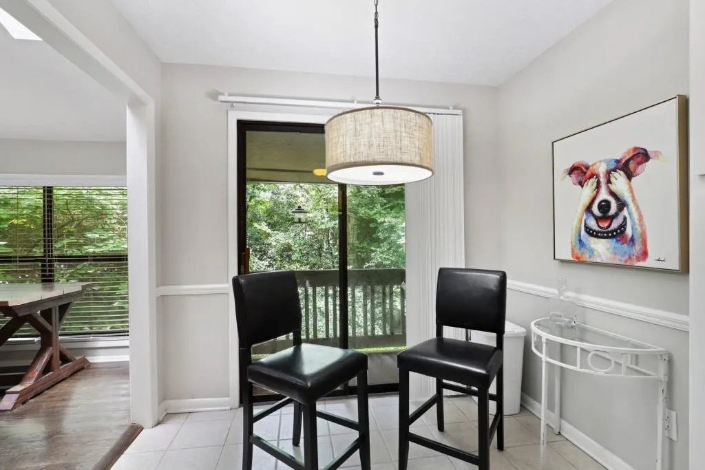 8740 Roswell Road Unit 2-g, Sandy Springs, Georgia 30350, 2 Bedrooms Bedrooms, ,2 BathroomsBathrooms,Residential,Sold,8740 Roswell Road Unit 2-g,6912686