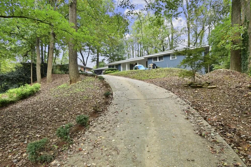 495 Valley Lane Ne, Atlanta, Georgia 30328, 3 Bedrooms Bedrooms, ,2 BathroomsBathrooms,Residential,Sold,495 Valley Lane Ne,6957654