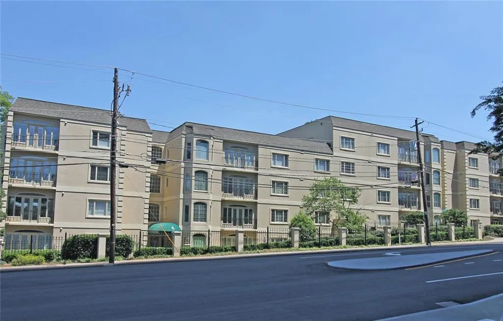 3638 Peachtree Road Ne Unit 402, Atlanta, Georgia 30319, 2 Bedrooms Bedrooms, ,2 BathroomsBathrooms,Residential,Sold,3638 Peachtree Road Ne Unit 402,5858640