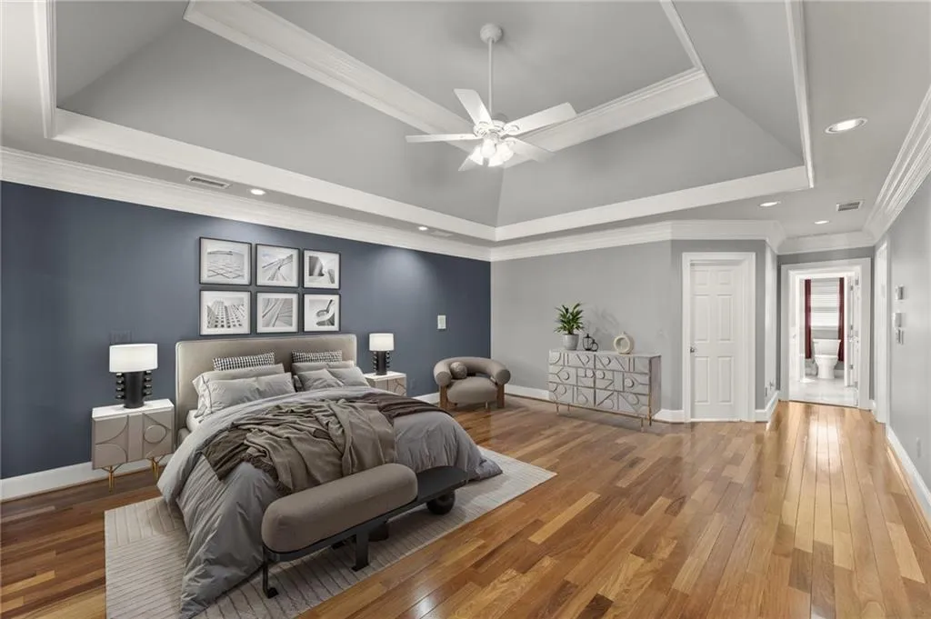 Generously sized owner's suite - Virtual Staging
