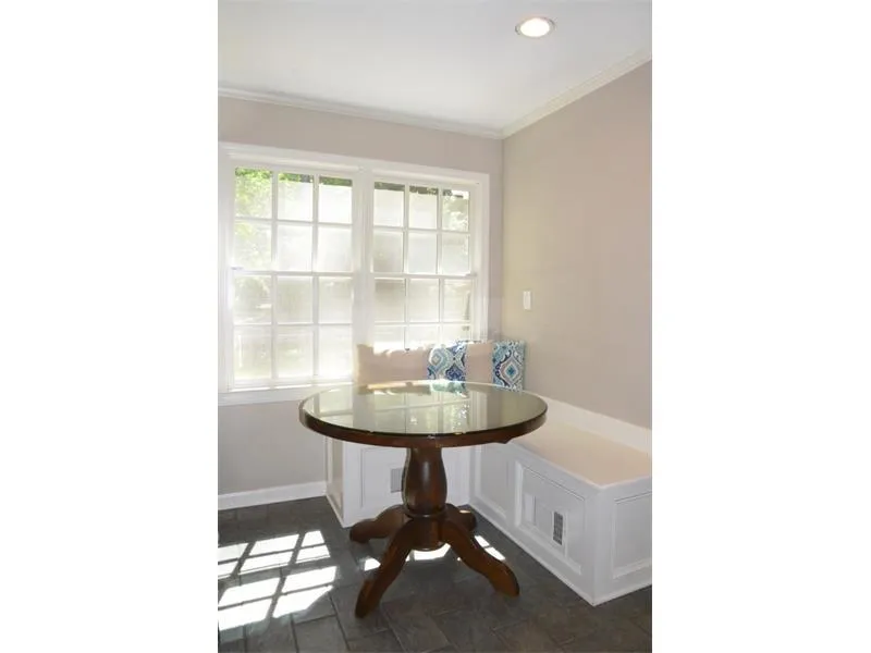 6265 River Shore Parkway, Sandy Springs, Georgia 30328, 4 Bedrooms Bedrooms, ,2 BathroomsBathrooms,Residential,Sold,6265 River Shore Parkway,5881860