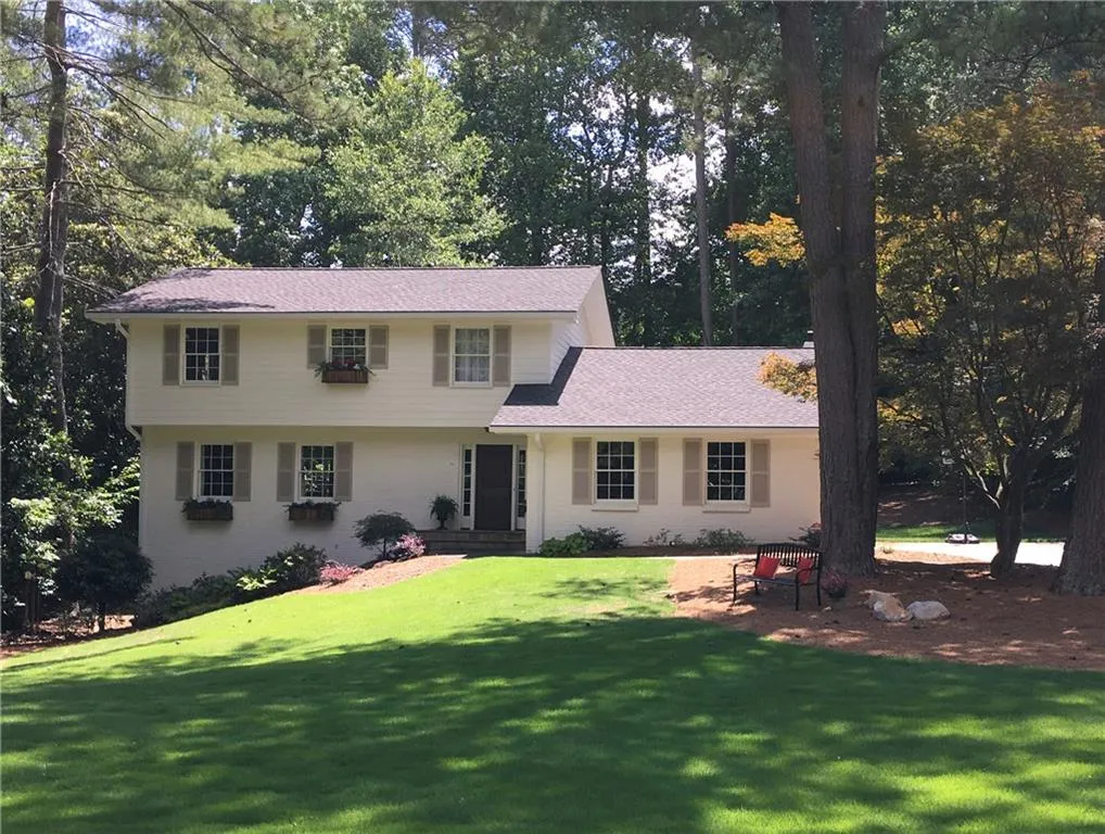 6265 River Shore Parkway, Sandy Springs, Georgia 30328, 4 Bedrooms Bedrooms, ,2 BathroomsBathrooms,Residential,Sold,6265 River Shore Parkway,5881860