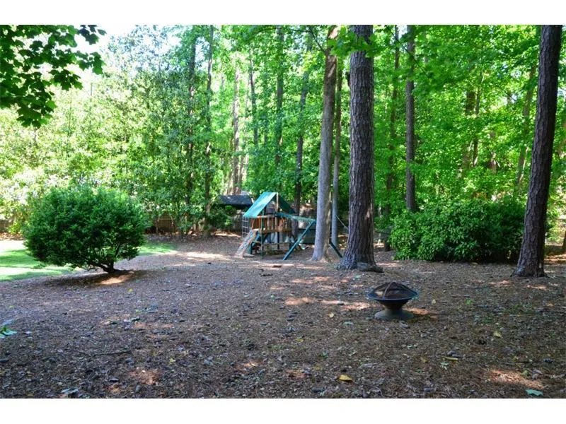 6265 River Shore Parkway, Sandy Springs, Georgia 30328, 4 Bedrooms Bedrooms, ,2 BathroomsBathrooms,Residential,Sold,6265 River Shore Parkway,5881860
