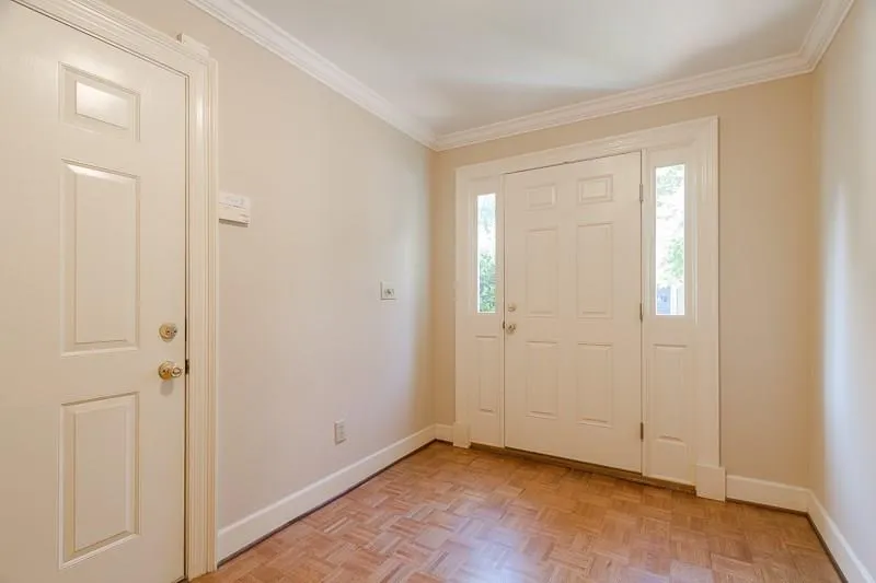 3873 Roswell Road Ne Unit 6, Atlanta, Georgia 30342, 3 Bedrooms Bedrooms, ,2 BathroomsBathrooms,Residential,Sold,3873 Roswell Road Ne Unit 6,5697924