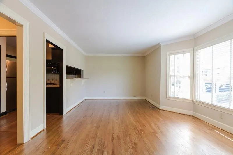 3873 Roswell Road Ne Unit 6, Atlanta, Georgia 30342, 3 Bedrooms Bedrooms, ,2 BathroomsBathrooms,Residential,Sold,3873 Roswell Road Ne Unit 6,5697924