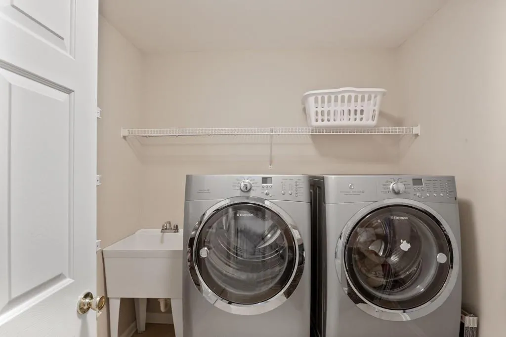 540 Wembley Circle, Atlanta, Georgia 30328, 3 Bedrooms Bedrooms, ,3 BathroomsBathrooms,Residential,Sold,540 Wembley Circle,6531153