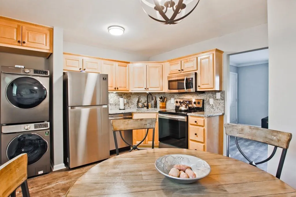 315 Hilderbrand Drive Unit C7, Sandy Springs, Georgia 30328, 2 Bedrooms Bedrooms, ,1 BathroomBathrooms,Residential,Sold,315 Hilderbrand Drive Unit C7,6796520