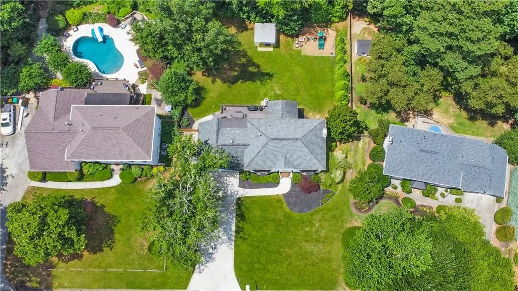 7010 Hunters Knoll, Atlanta, Georgia 30328, 5 Bedrooms Bedrooms, ,4 BathroomsBathrooms,Residential,Sold,7010 Hunters Knoll,7530147