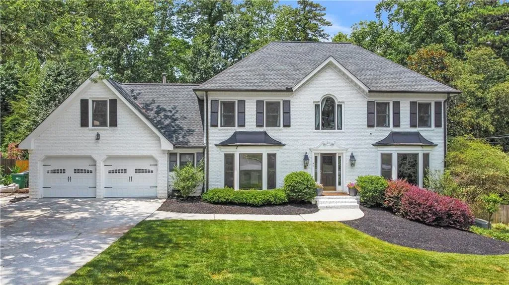 7010 Hunters Knoll, Atlanta, Georgia 30328, 5 Bedrooms Bedrooms, ,4 BathroomsBathrooms,Residential,Sold,7010 Hunters Knoll,7530147