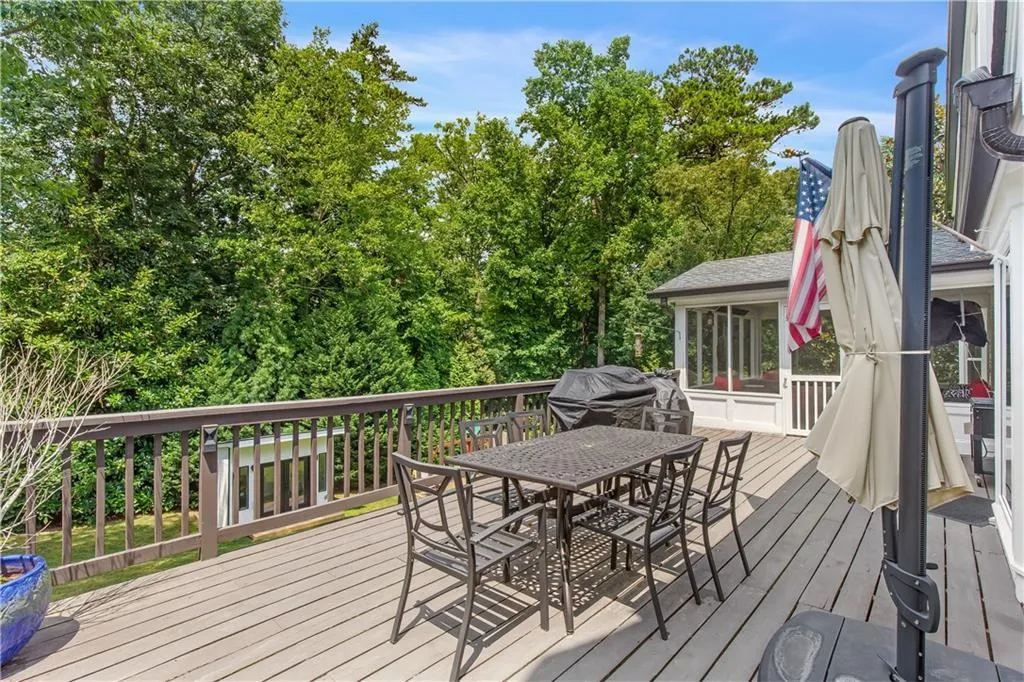 7010 Hunters Knoll, Atlanta, Georgia 30328, 5 Bedrooms Bedrooms, ,4 BathroomsBathrooms,Residential,Sold,7010 Hunters Knoll,7530147