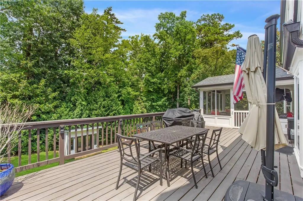 7010 Hunters Knoll, Atlanta, Georgia 30328, 5 Bedrooms Bedrooms, ,4 BathroomsBathrooms,Residential,Sold,7010 Hunters Knoll,7530147