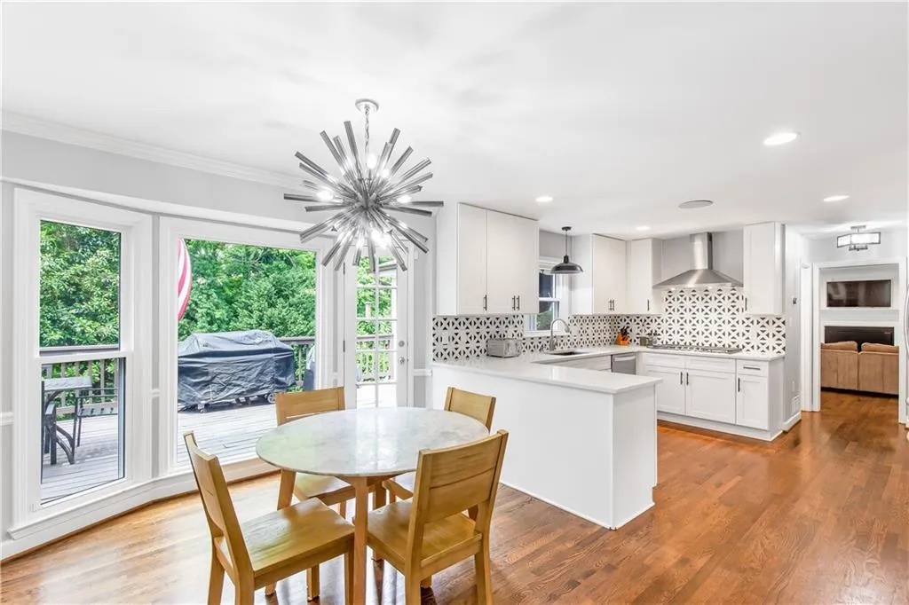 7010 Hunters Knoll, Atlanta, Georgia 30328, 5 Bedrooms Bedrooms, ,4 BathroomsBathrooms,Residential,Sold,7010 Hunters Knoll,7530147