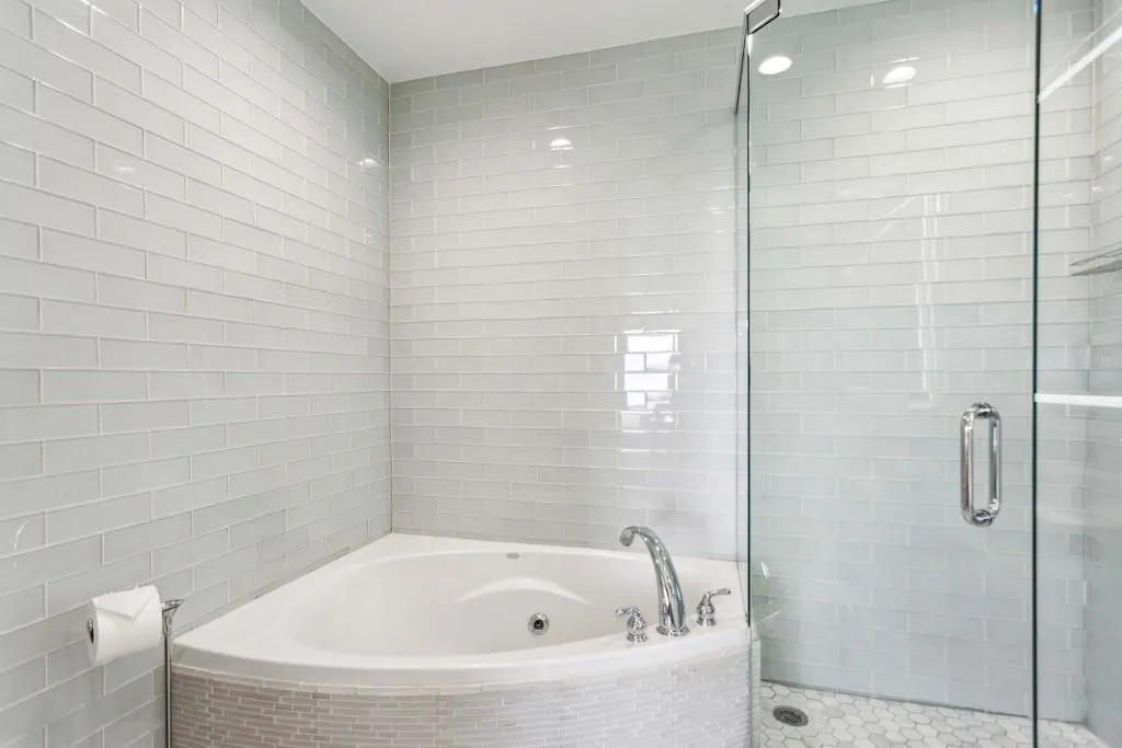 Atlanta, Georgia 30305, 2 Bedrooms Bedrooms, ,2 BathroomsBathrooms,Residential,For Sale,7619061