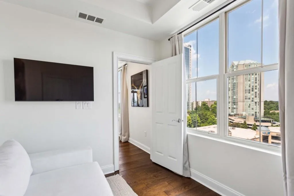 Atlanta, Georgia 30305, 2 Bedrooms Bedrooms, ,2 BathroomsBathrooms,Residential,For Sale,7619061