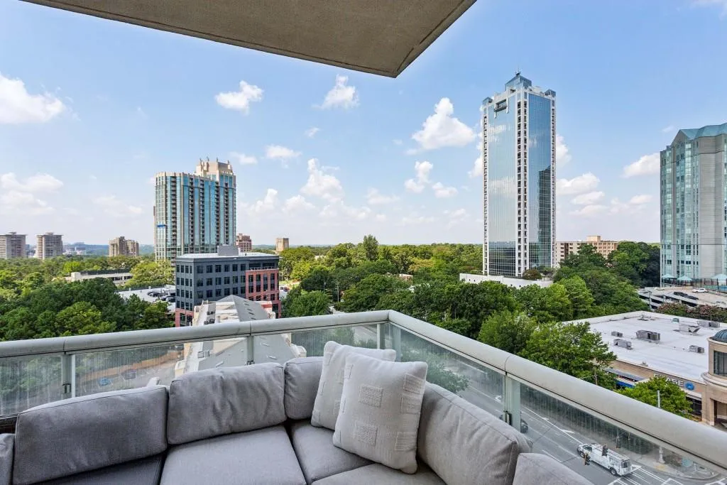 Atlanta, Georgia 30305, 2 Bedrooms Bedrooms, ,2 BathroomsBathrooms,Residential,For Sale,7619061