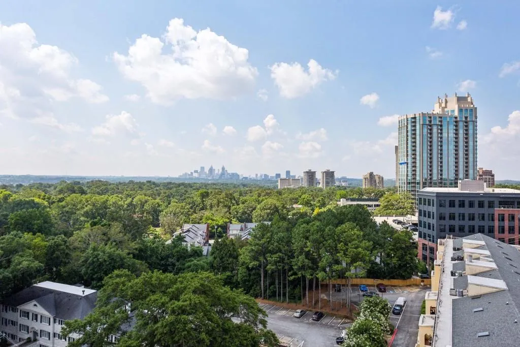 Atlanta, Georgia 30305, 2 Bedrooms Bedrooms, ,2 BathroomsBathrooms,Residential,For Sale,7619061