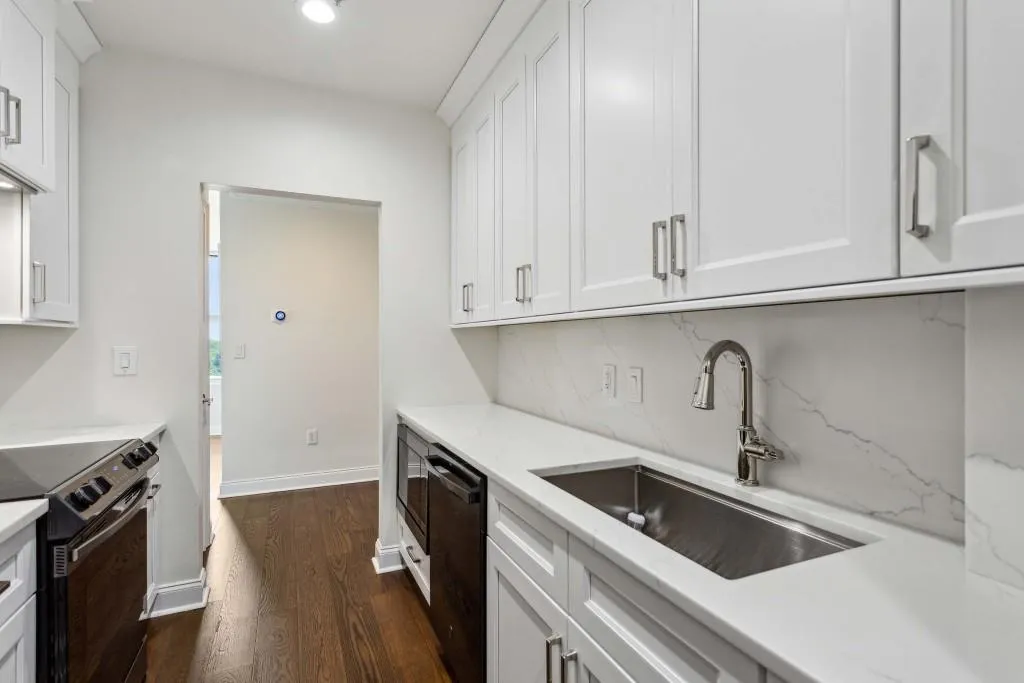 Atlanta, Georgia 30305, 2 Bedrooms Bedrooms, ,2 BathroomsBathrooms,Residential,For Sale,7619061