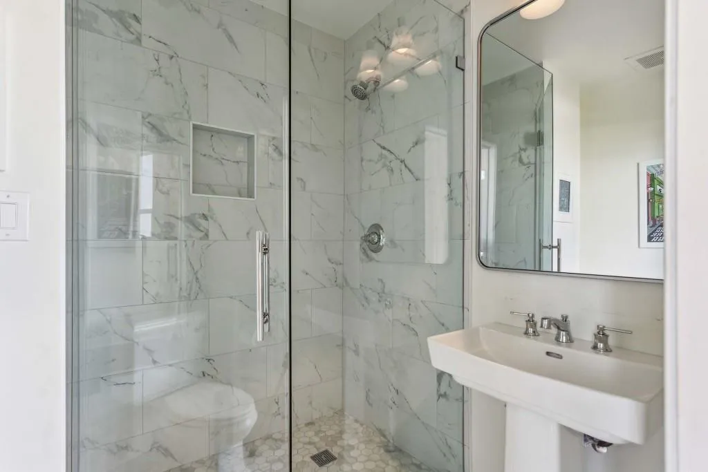 Atlanta, Georgia 30305, 2 Bedrooms Bedrooms, ,2 BathroomsBathrooms,Residential,For Sale,7619061