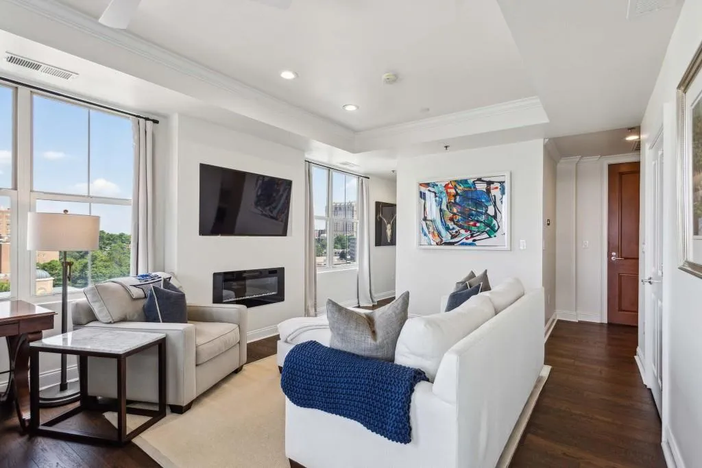 Atlanta, Georgia 30305, 2 Bedrooms Bedrooms, ,2 BathroomsBathrooms,Residential,For Sale,7619061